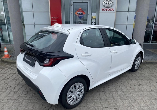 Toyota Yaris cena 63900 przebieg: 121529, rok produkcji 2022 z Brwinów małe 254
